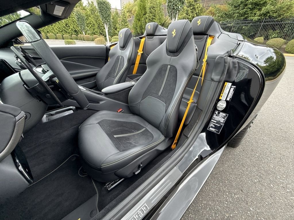 2025 Ferrari Roma Spider Base