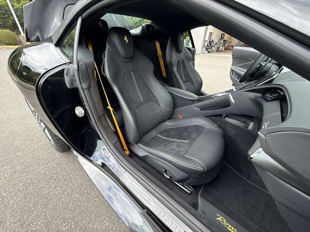 2025 Ferrari Roma Spider Base