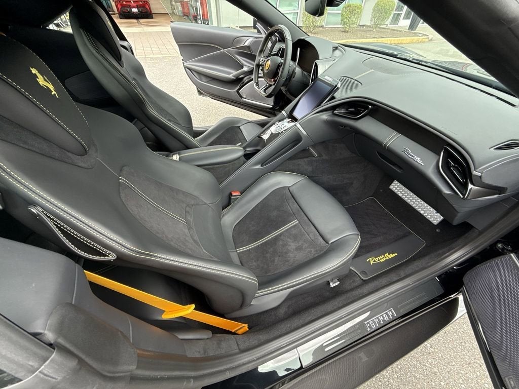 2025 Ferrari Roma Spider Base