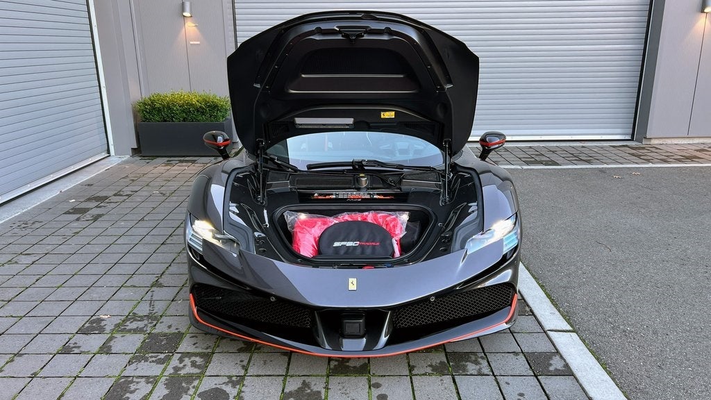 2022 Ferrari SF90 Stradale Base
