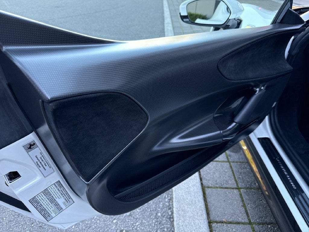 2022 Ferrari SF90 Stradale Base