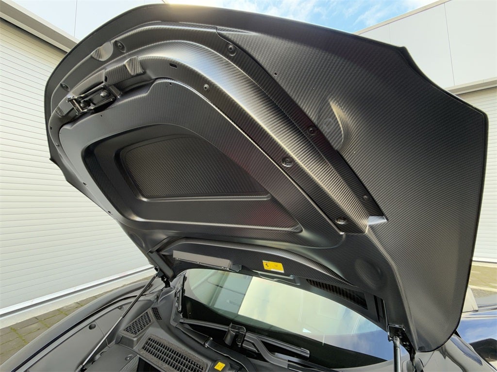 2022 Ferrari SF90 Spider Base