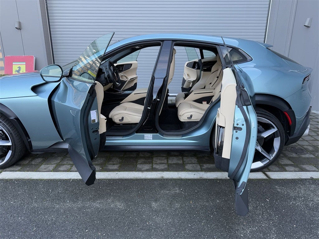 2023 Ferrari Purosangue Base