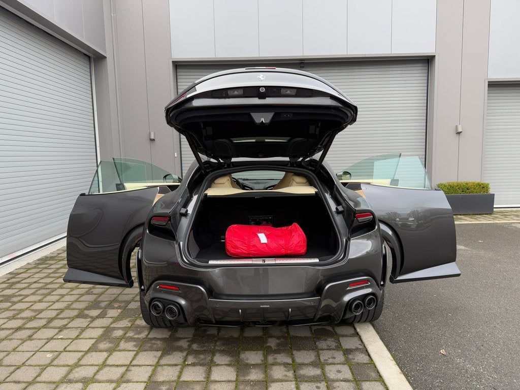 2026 Ferrari Purosangue Base
